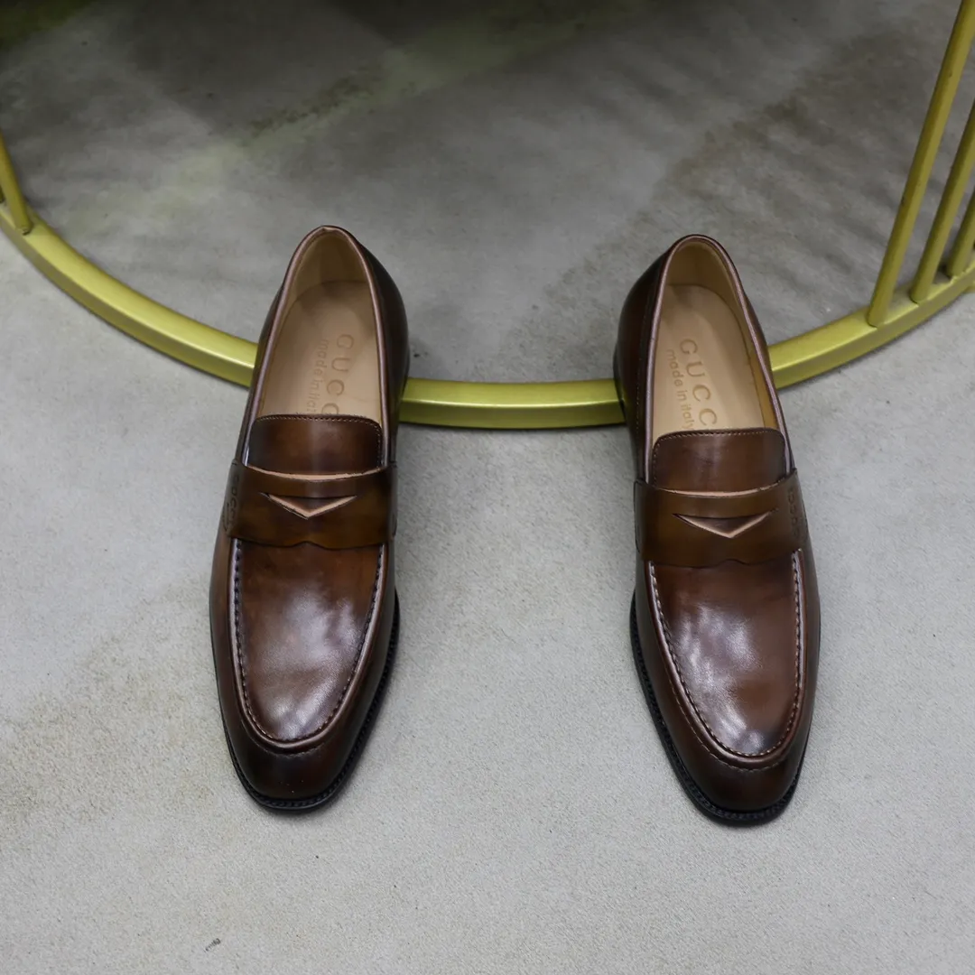 Men's shoes: 250🙅‍♂️🙅‍♂️🙅‍♂️Niuli Brand: GUCCI Size: 38-44 (45 can be customized) Level: Counter classic Material: Original soft cowhide upper Comfortable cowhide lining Original lightweight outsole Style category: Business casual footwear Driving leather shoes Color: Actual picture color